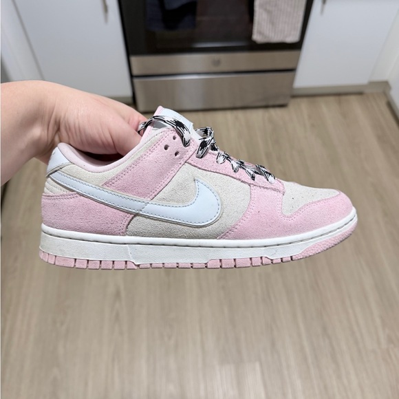 Nike Women's Pink and Cream dunk low - Picture 6 of 9